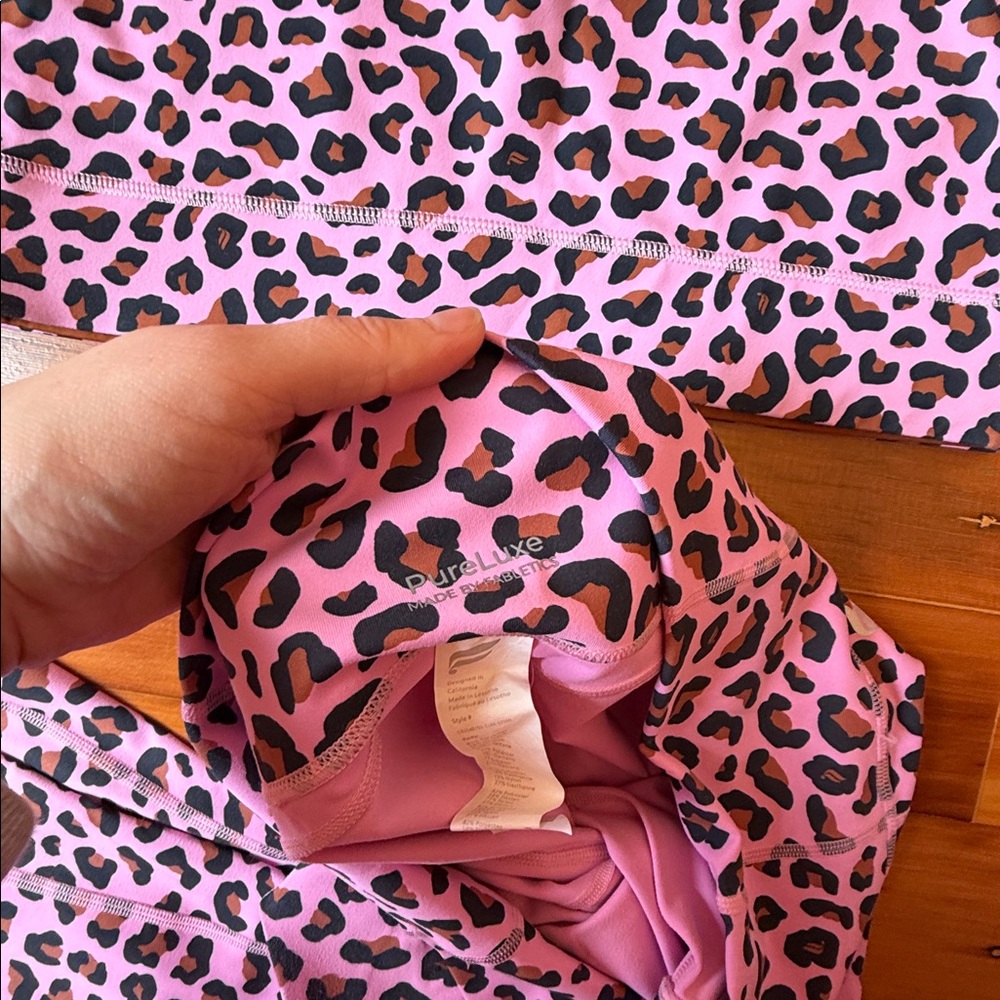 ⬇️ Fabletics Pink Leopard Sports Bra & Crop Leggings Set Size XL - Picture 6 of 8